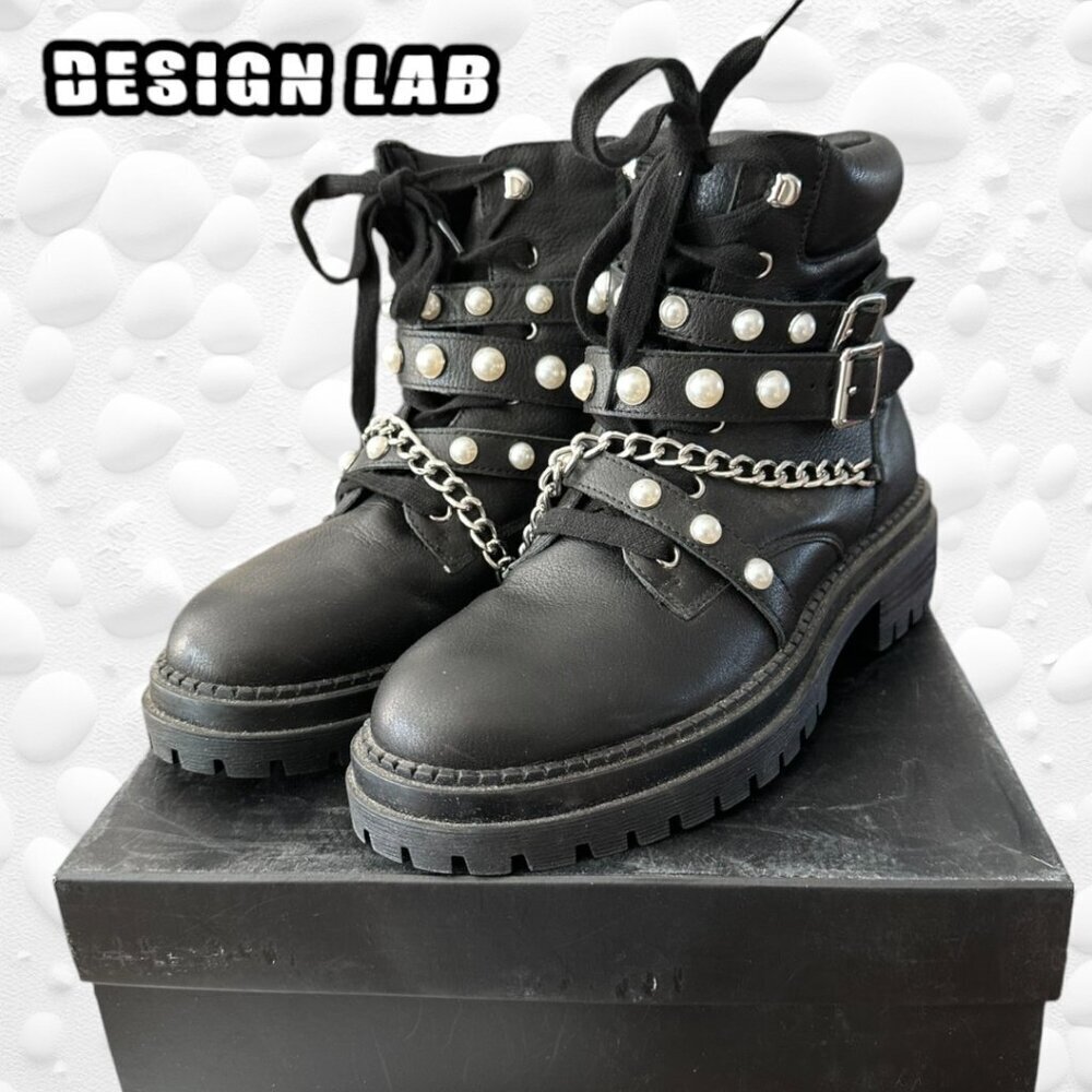 Design Lab Pearl/Chain Boots Size 8 NWT original box